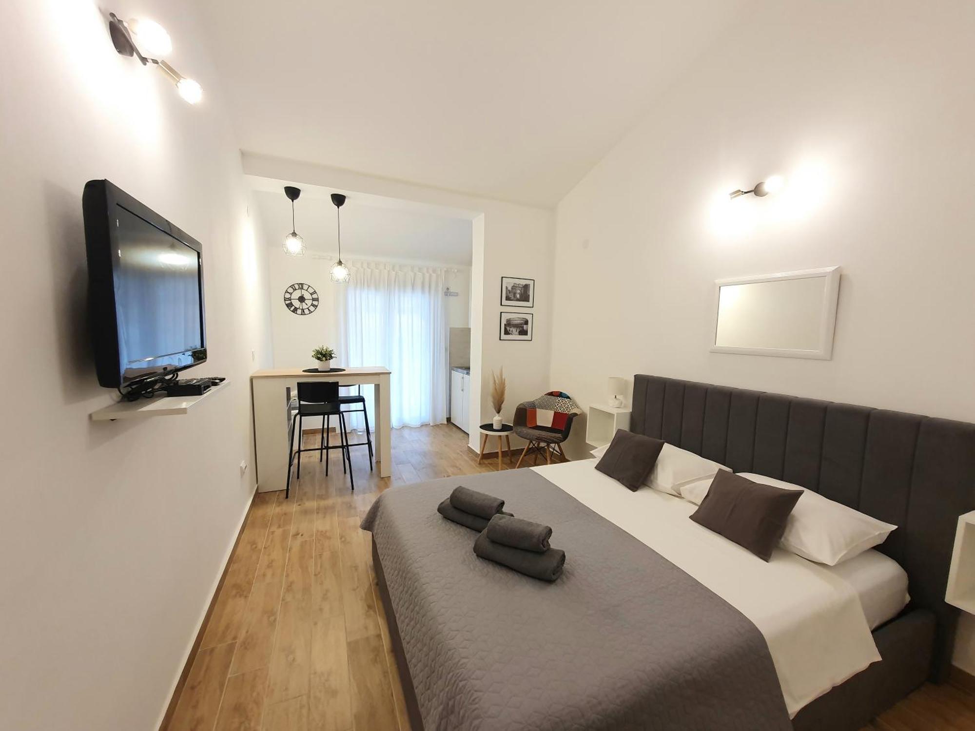 Apartments Dejana Stinjan Exterior photo