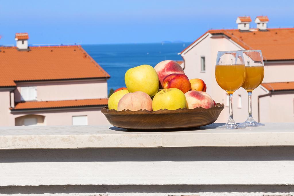 Apartments Dejana Stinjan Exterior photo