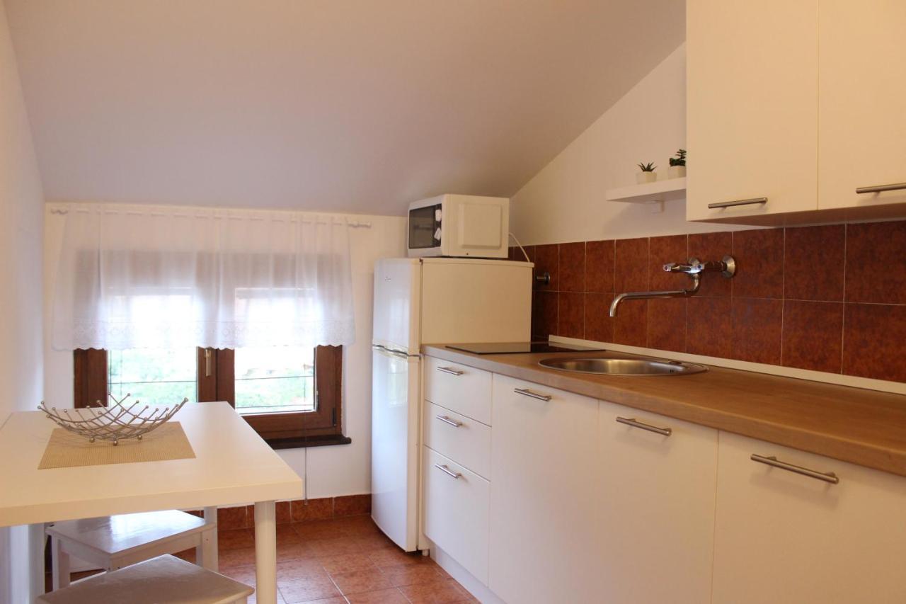 Apartments Dejana Stinjan Exterior photo