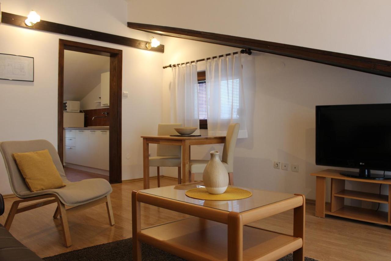 Apartments Dejana Stinjan Exterior photo